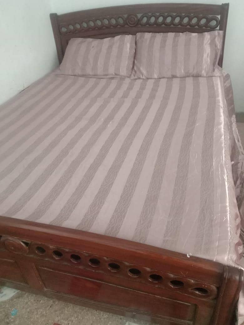 bed with matres 0