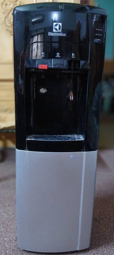 used condition water dispenser Electrolux