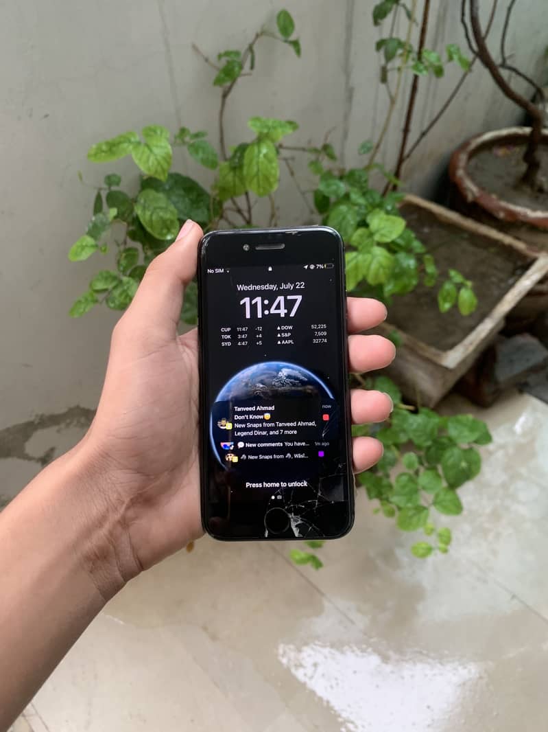 Apple iPhone 8 1