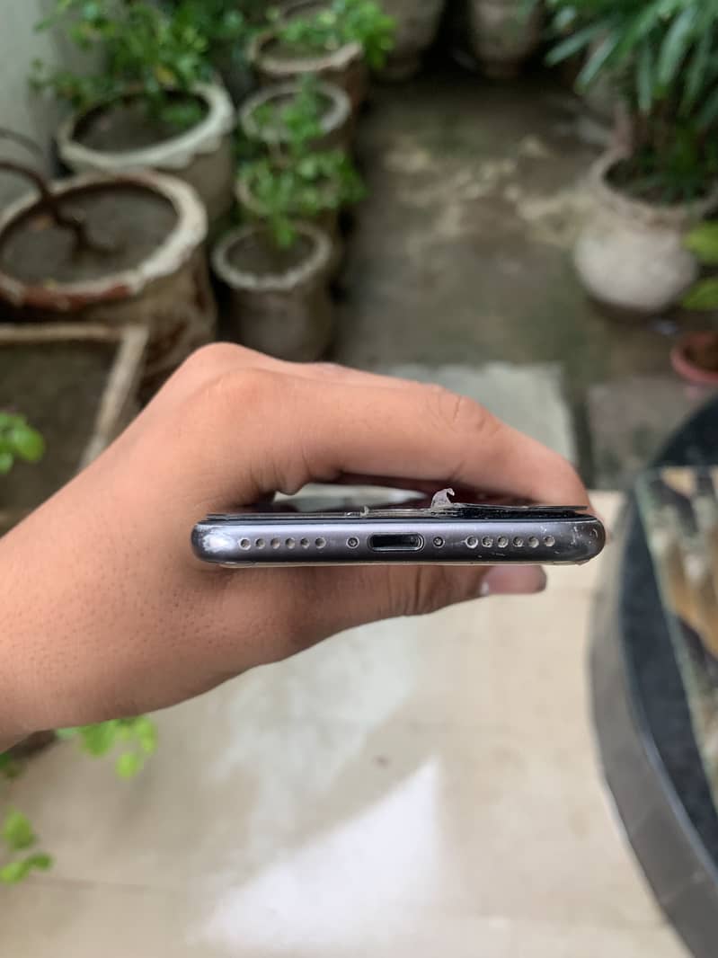 Apple iPhone 8 3