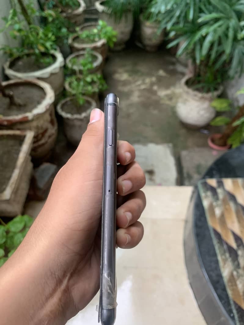 Apple iPhone 8 4