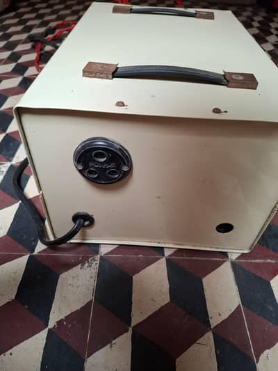 Automatic voltage stabilizer 10000w [10kva]_ heavy duty god condition