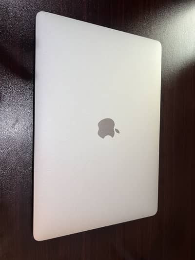 Macbook Pro 2019, 10 by 10