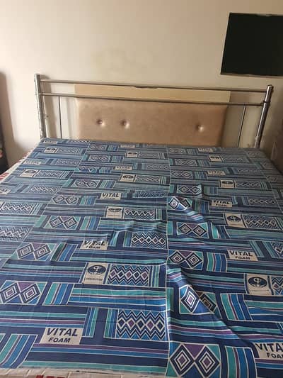 heavy duty iron bed 6 month used non rustable