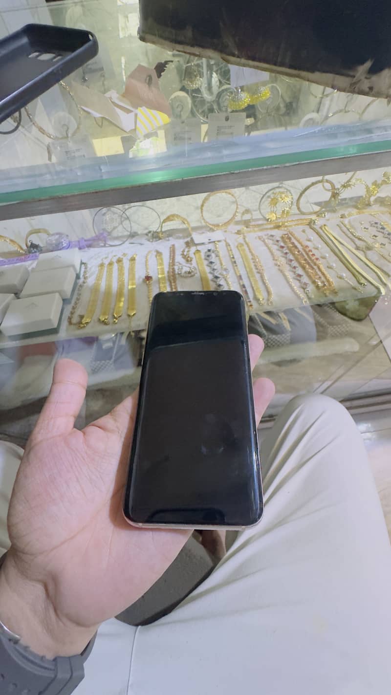 Samsung Mobile S8 Plus 3