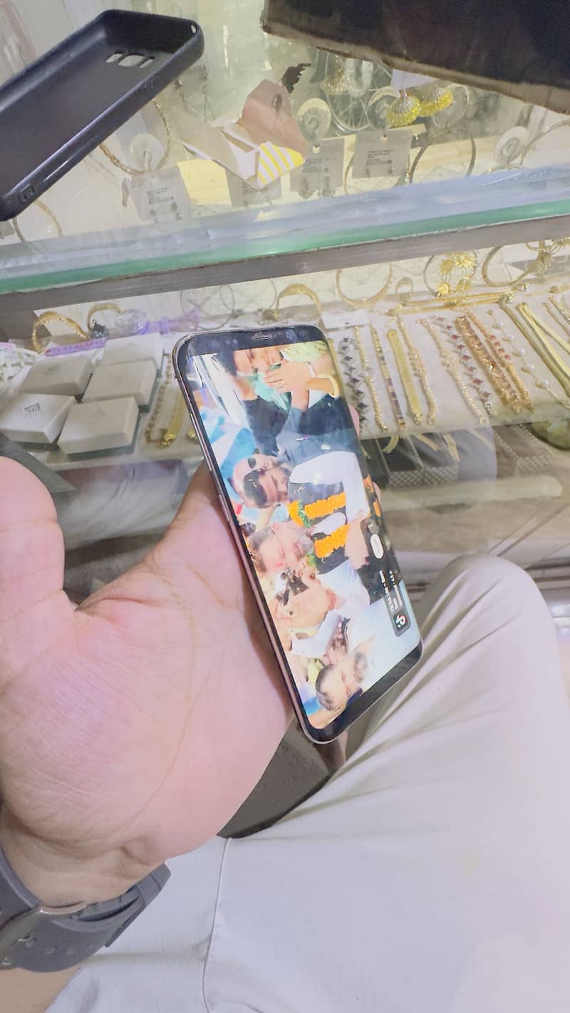 Samsung Mobile S8 Plus 4