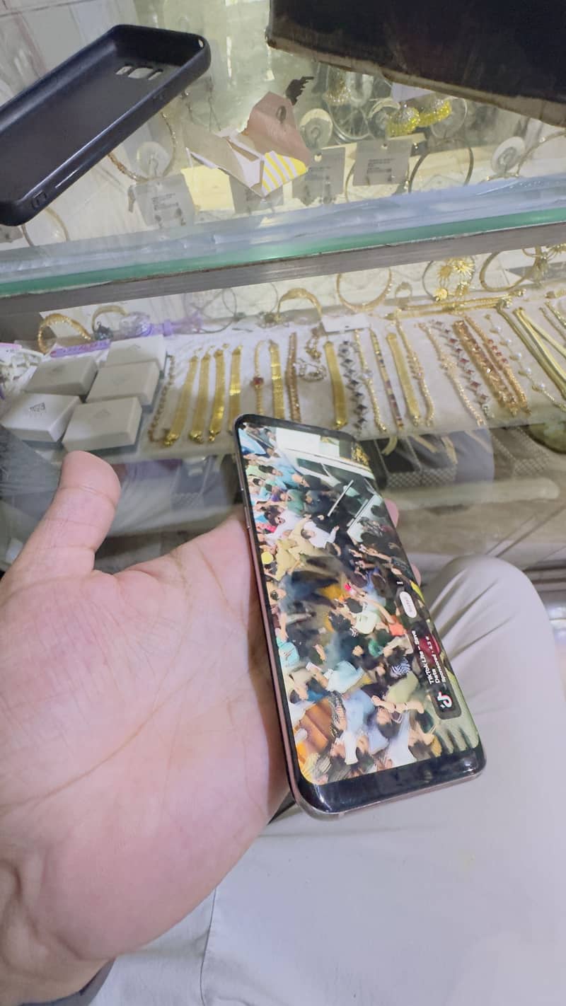 Samsung Mobile S8 Plus 5