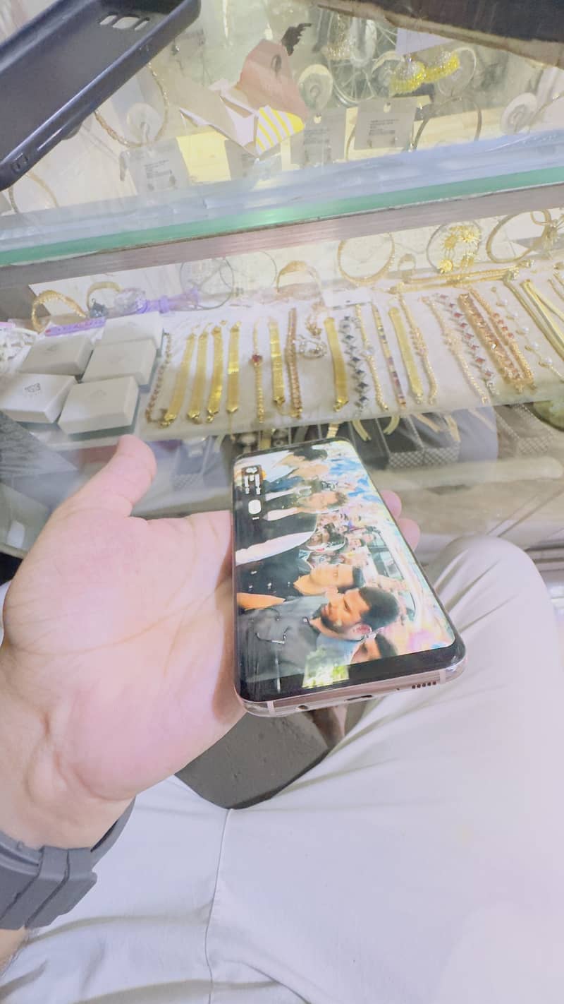 Samsung Mobile S8 Plus 6