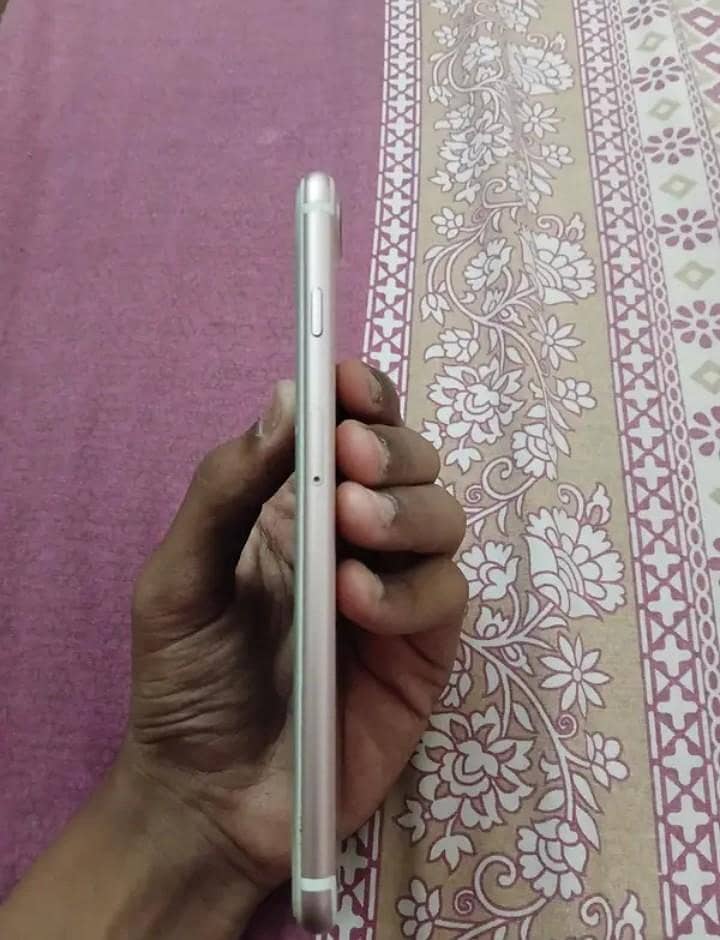 Apple iPhone 7 Plus 3