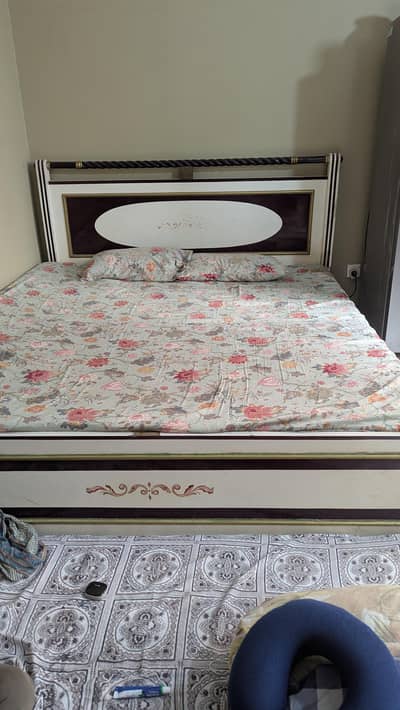 King size bed for urgent sale