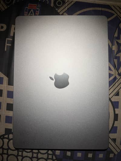 MacBook Air M2 16GB / 1TB SSD – 10/10 Condition