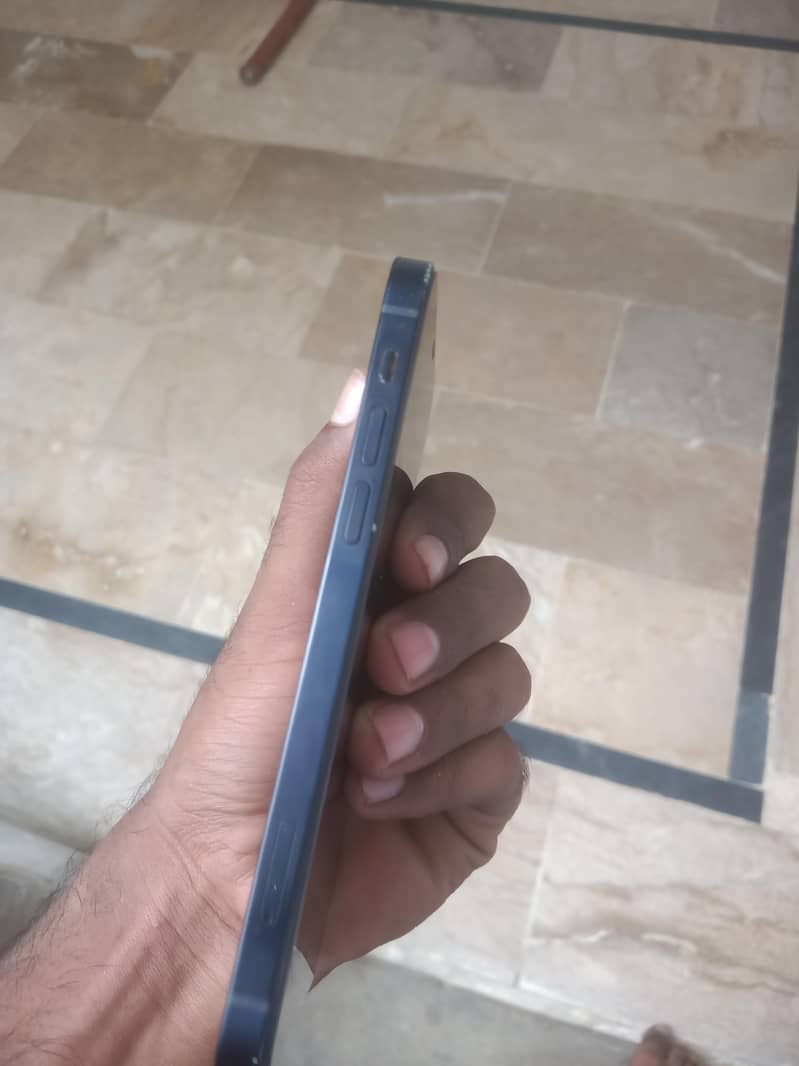 Apple iPhone 12 3