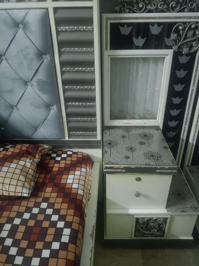 used dressing table, 1 side table or led trolly