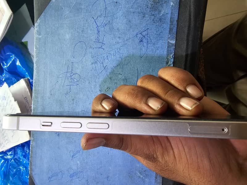 Apple iPhone 13 1