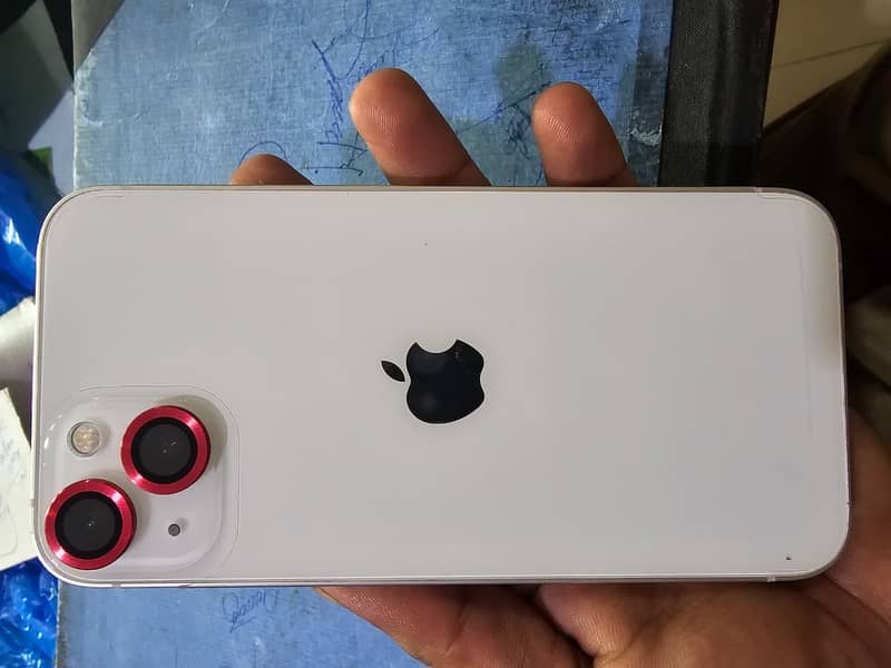 Apple iPhone 13 8