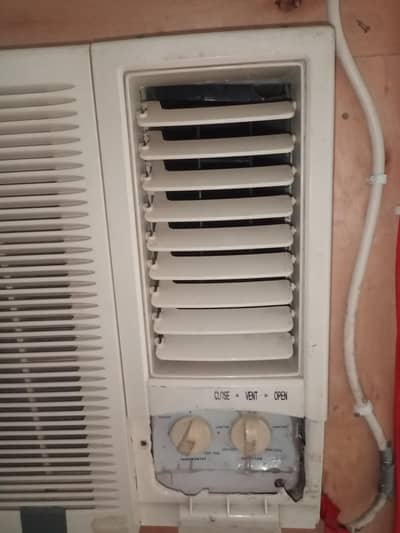 window ac for sale 2 month used huwa hai