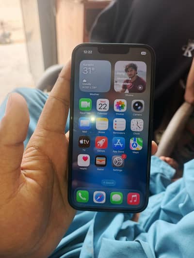 Apple iPhone 13