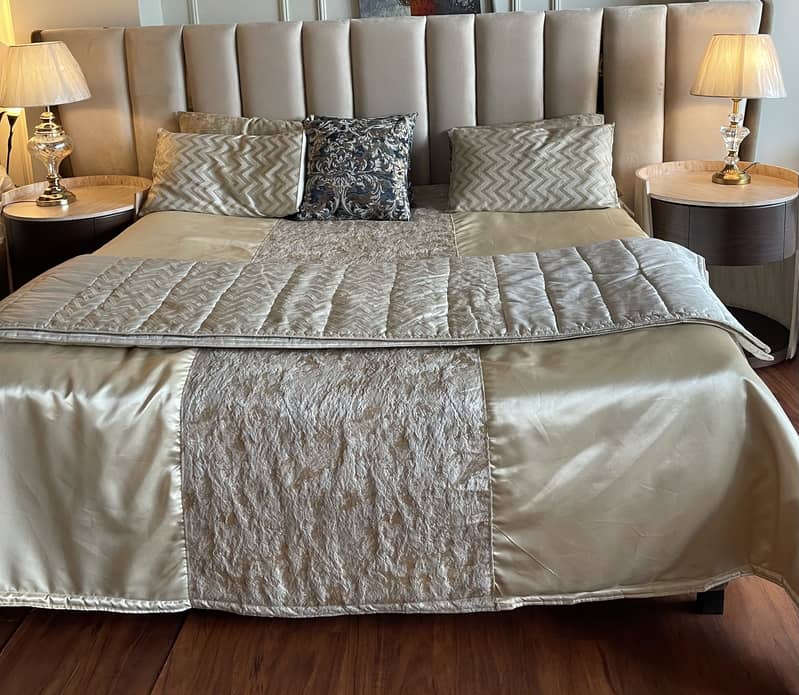 Bed with side tables 3