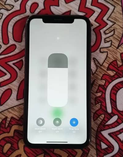 Apple iPhone XR  10/9.5