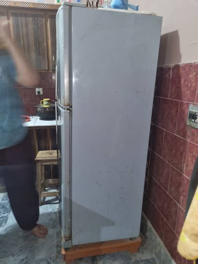 Selling 1 door dawlance Fridge in reasonable price in new condition