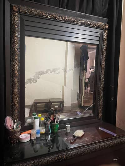 DRESSING TABLE