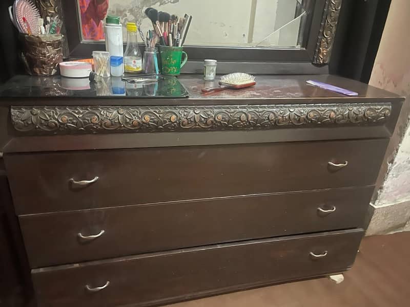 DRESSING TABLE 1
