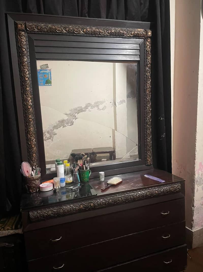 DRESSING TABLE 2