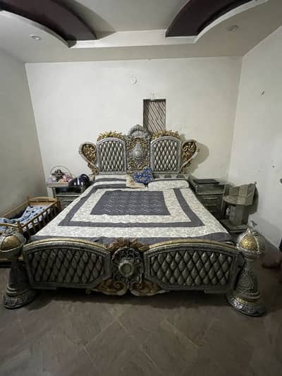 bed and dressing table