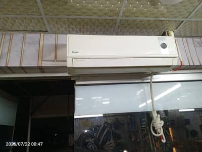 Gree 1.5 Ton Split Air Conditioner for sale.