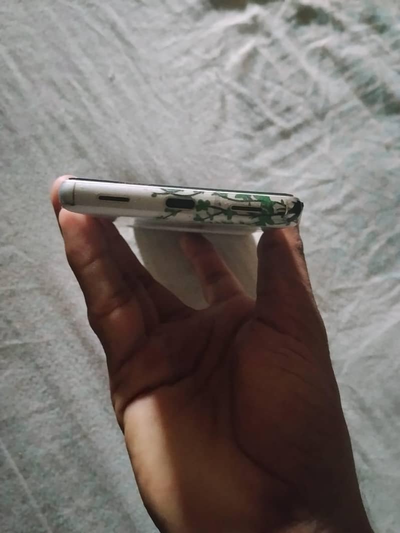 Google Pixel 7a 5