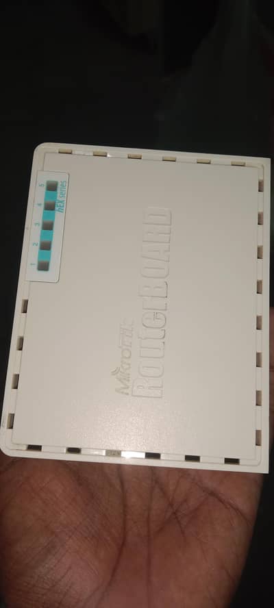 mikrotik router RB750Gr3 Hex