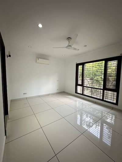 PREMIUM 500 SQ YD 3-BEDROOM BUNGALOW PORTION FOR RENT IN DHA PHASE 6, KARACHI