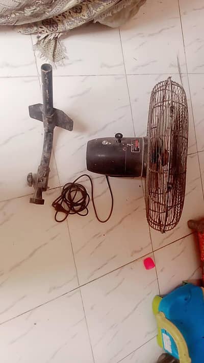 Walk Baraket Fan