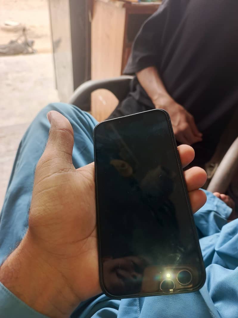 Apple iPhone 13 2