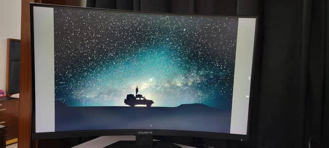 GIGABYTE G32QC Gaming Moniter 32Inches Curved