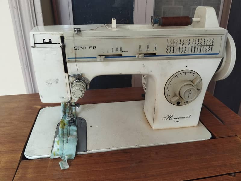 SEWING MACHINE 0