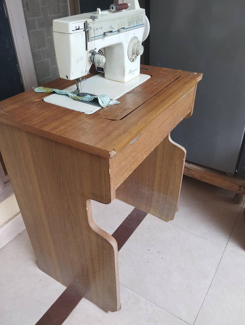 SEWING MACHINE 11