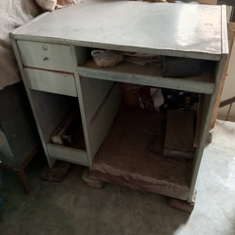 Computer Table 0