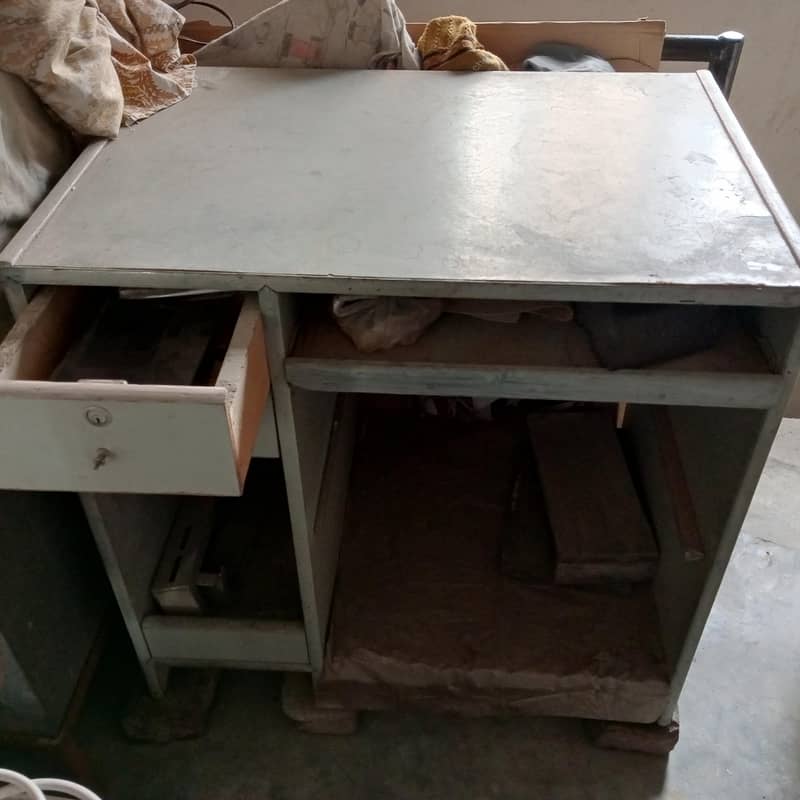 Computer Table 1