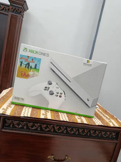 Xbox One S with Box Brand new condition 500gb With 2 controllers