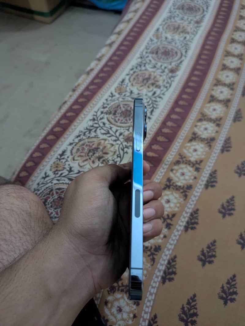 Apple iPhone 13 Pro Max 2