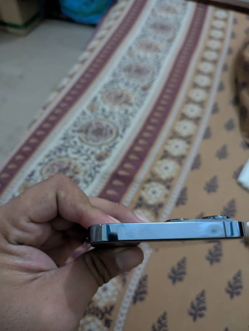 Apple iPhone 13 Pro Max 4