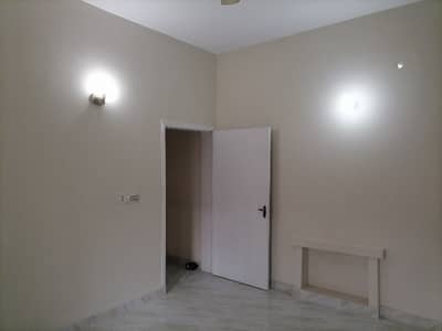 Avail Yourself A Great Prime Location 10 Marla Flat In Askari 5