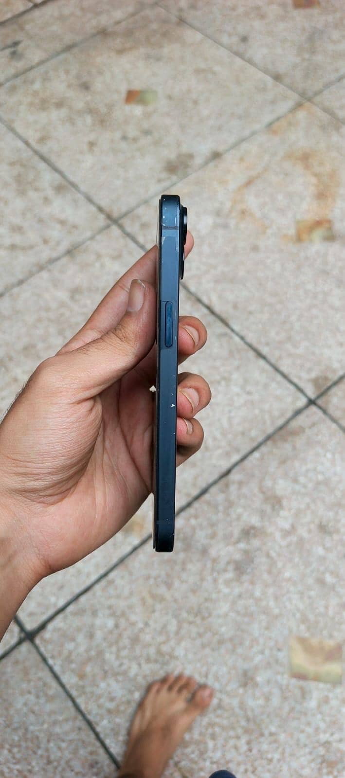 Apple iPhone 13 2