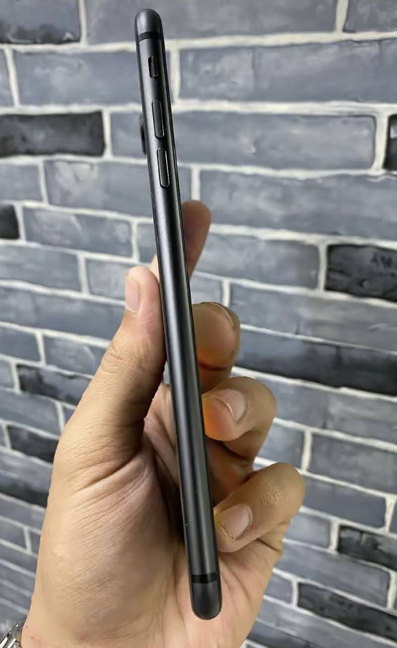 Apple iPhone 8 Plus 1