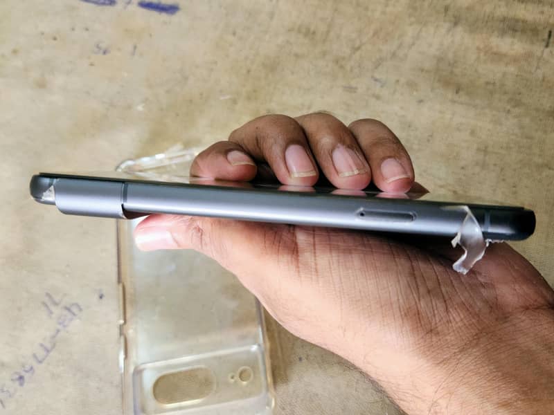 Google Pixel 8 4