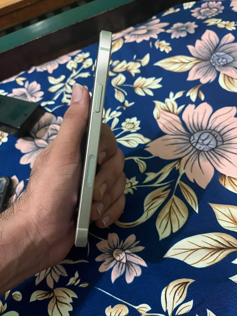 Apple iPhone 12 mini 4