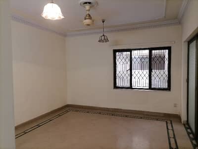 Prime Location In Askari 5 Of Lahore, A 10 Marla Flat Is Available