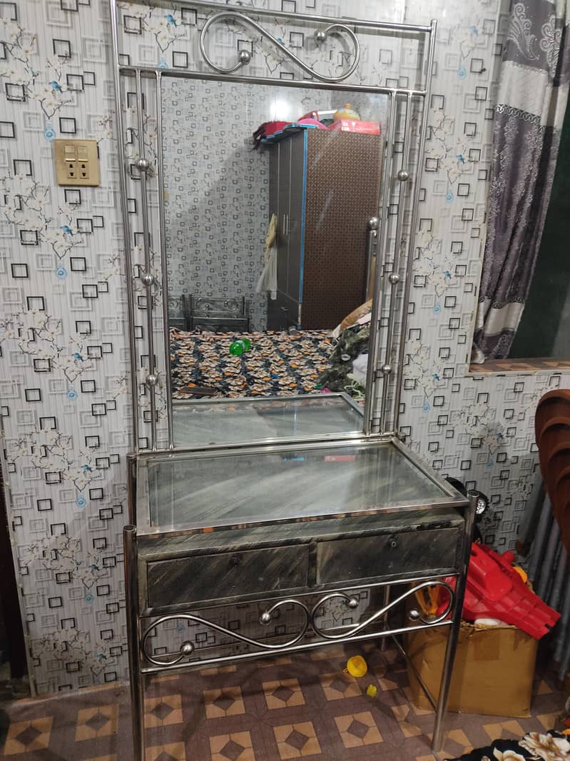 Dressing table 0