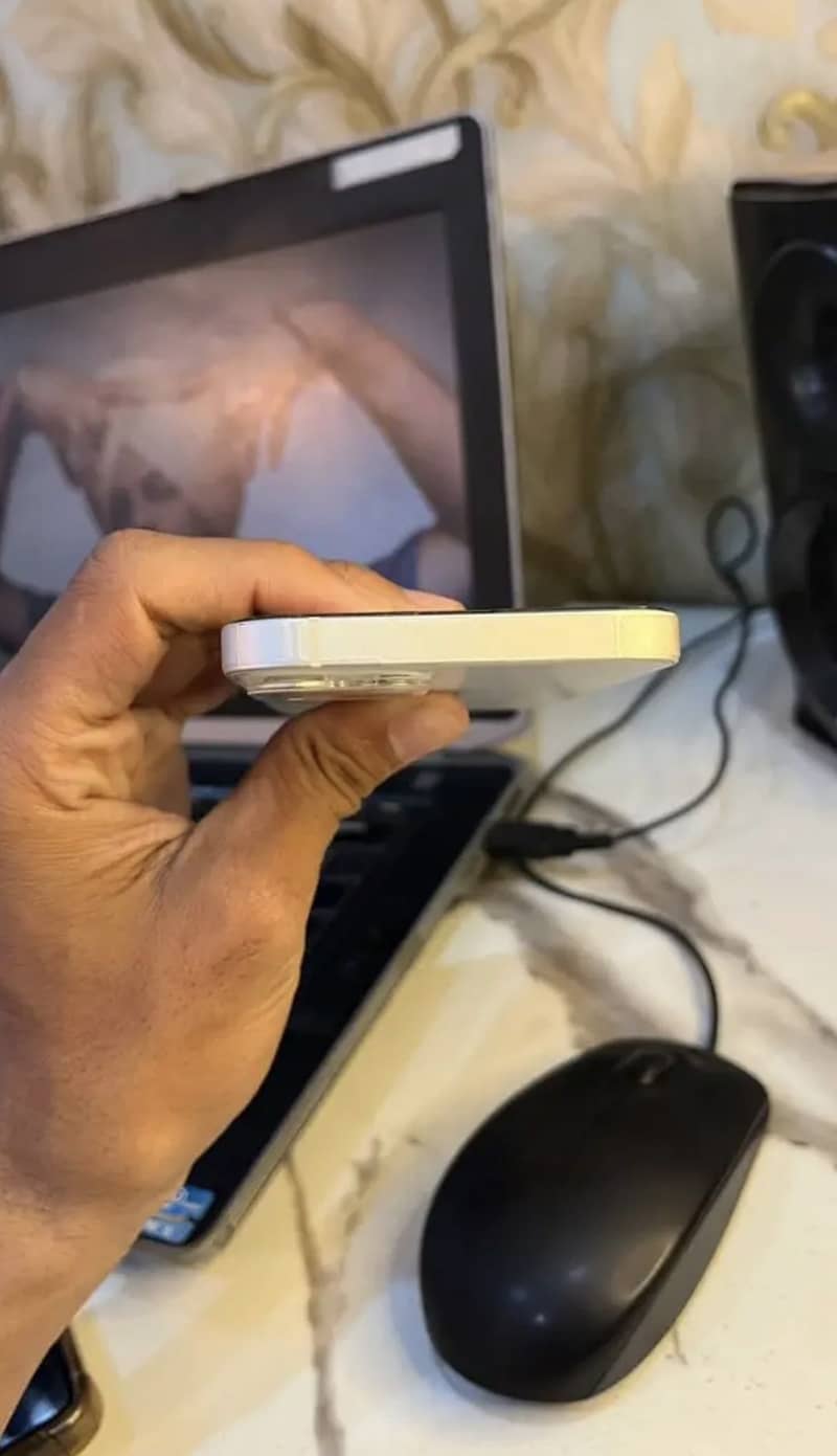 Apple iPhone 13 2